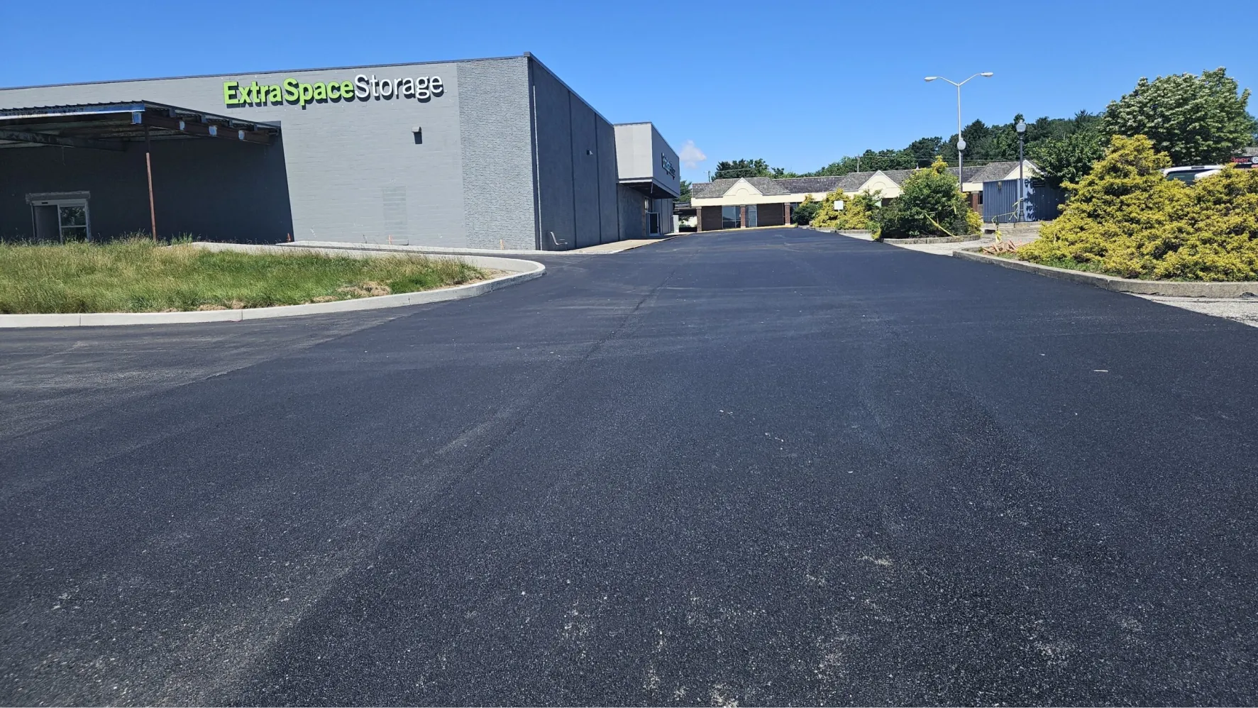 Commercial Asphalt Sealcoating Services